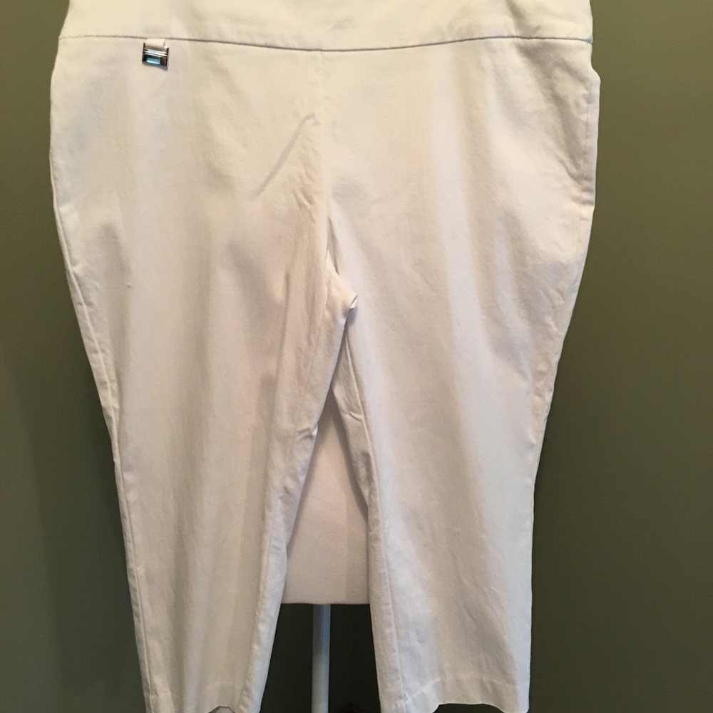 Alfani 16P white capris
